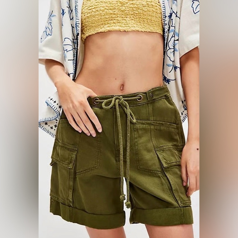 Free People  Frankie Washed Shorts. NWT. Garden snake